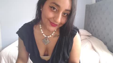 Snapshot of xxxvenus888 chatting on 09-24-25, 05:05 Lunhaa online show from 09-24-25, 05:05