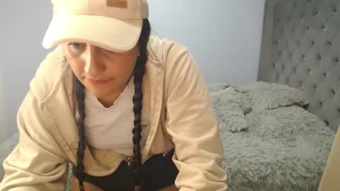 Snapshot of xxxvenus888 chatting on 11-12-25, 11:14 Lunhaa online show from 11-12-25, 11:14