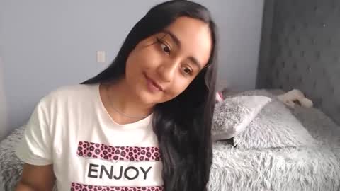 Snapshot of xxxvenus888 chatting on 11-29-25, 04:54 Lunhaa online show from 11-29-25, 04:54