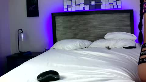 Lil Luna online show from 02-27-25, 10:53