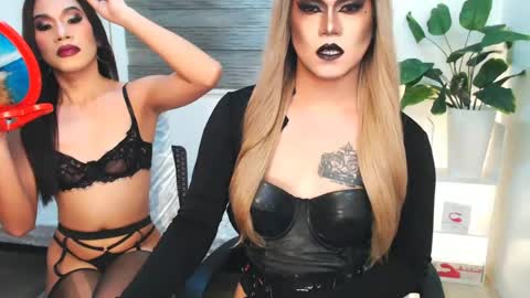 Snapshot of xyournightmarequeenx chatting on 07-05-26, 04:36 QueenMarina online show from 07-05-26, 04:36