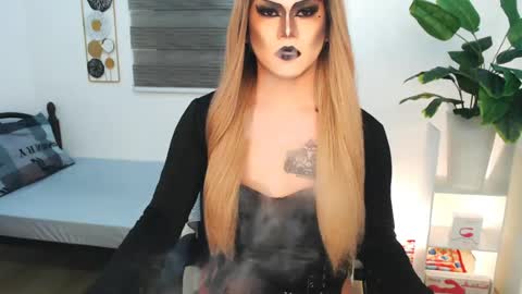 Snapshot of xyournightmarequeenx chatting on 07-25-26, 08:50 QueenMarina online show from 07-25-26, 08:50