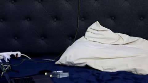 Snapshot of xzavion_ chatting on 12-18-25, 02:28 Xzavion online show from 12-18-25, 02:28