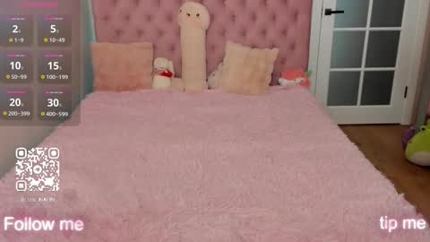 Lina online show from 12-19-25, 02:18