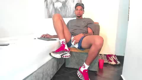 Sr. Y0ung Master online show from 11-25-25, 02:44