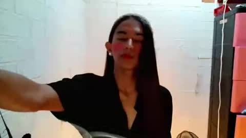 Snapshot of y_spicyhotbella chatting on 12-15-25, 12:31 Bella online show from 12-15-25, 12:31