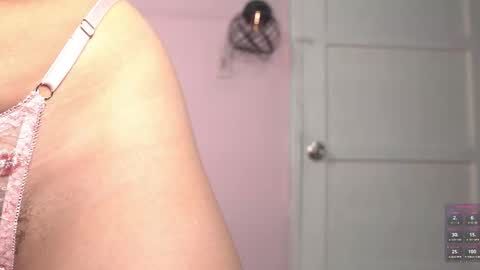 Snapshot of yahaira_26 chatting on 10-08-25, 12:52 petronila online show from 10-08-25, 12:52