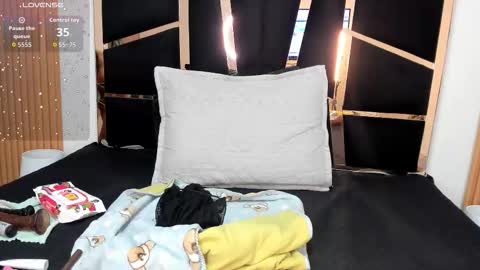 Snapshot of yahaira__ chatting on 12-15-25, 02:10 Yahaira online show from 12-15-25, 02:10