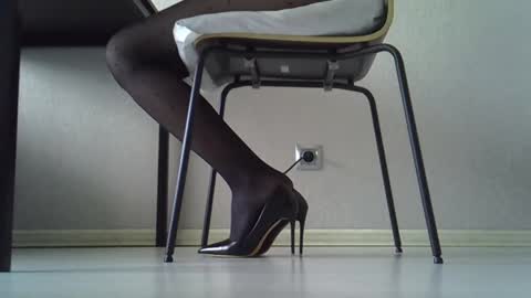 Dina online show from 04-25-26, 03:31