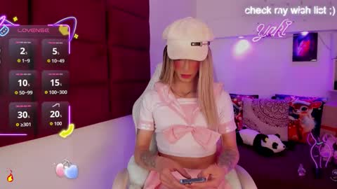 Snapshot of yakitai chatting on 12-23-25, 05:27 Yaki online show from 12-23-25, 05:27