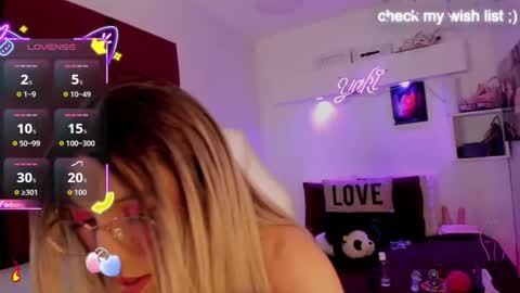 Snapshot of yakitai chatting on 02-10-26, 05:00 Yaki online show from 02-10-26, 05:00