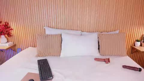 Yalezka online show from 06-13-26, 04:43
