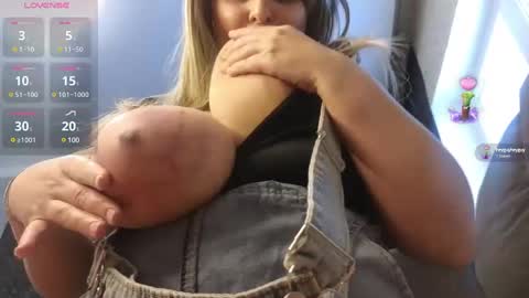 Snapshot of yana_may chatting on 01-22-25, 09:24 Yana May online show from 01-22-25, 09:24