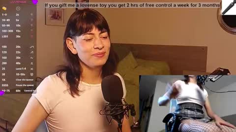 Snapshot of yana_secretroom chatting on 11-19-25, 12:21 Yana online show from 11-19-25, 12:21