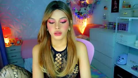 YANG AUDREY LONE online show from 10-20-25, 01:28