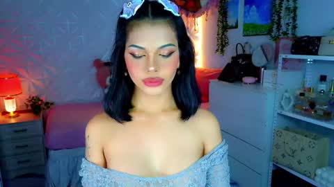 YANG AUDREY LONE online show from 11-25-25, 03:06