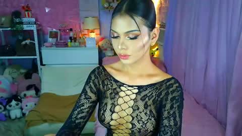 YANG AUDREY LONE online show from 04-23-26, 02:57