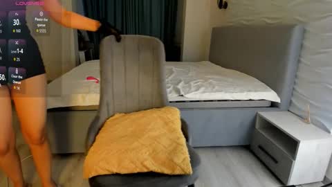 Yana online show from 10-27-25, 01:31