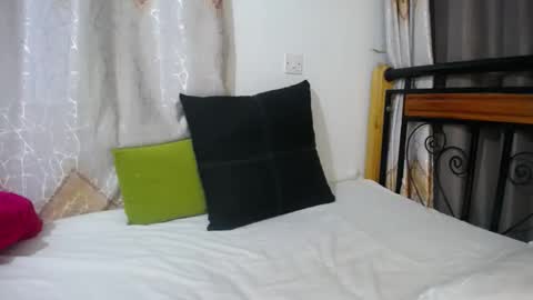 Snapshot of yarah_ chatting on 03-04-25, 07:11 Yarah online show from 03-04-25, 07:11