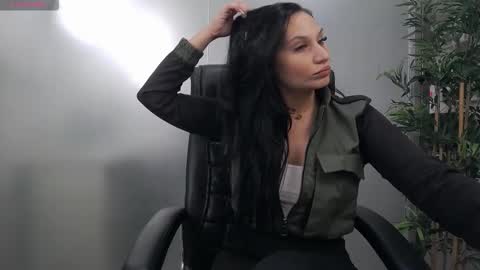 Yara online show from 11-21-25, 05:17