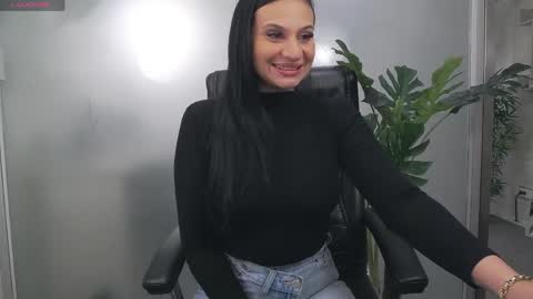 Snapshot of yaraxcox chatting on 04-28-26, 04:06 Yara online show from 04-28-26, 04:06