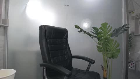 Snapshot of yaraxcox chatting on 05-05-26, 03:36 Yara online show from 05-05-26, 03:36