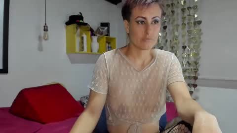 Snapshot of yasmin_goldenst chatting on 02-06-25, 01:38 Yasemin online show from 02-06-25, 01:38