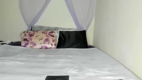 Yasmina online show from 10-17-25, 12:36