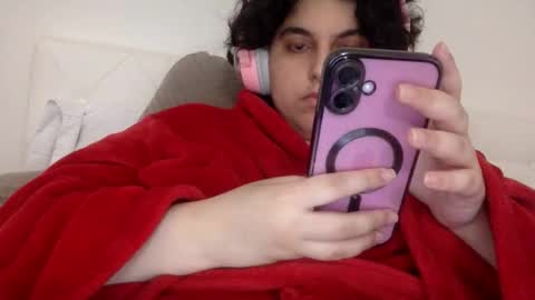 Snapshot of yasminebbyxx chatting on 03-17-26, 11:02 yasminebbyxx online show from 03-17-26, 11:02