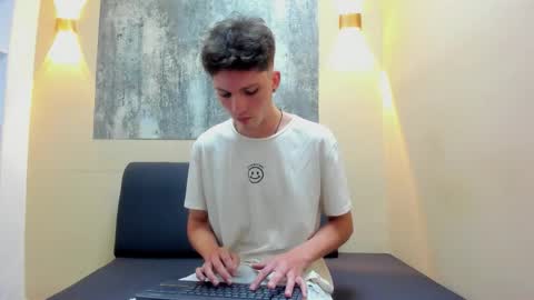 Snapshot of yatson_cody chatting on 03-25-26, 08:59 Yatson online show from 03-25-26, 08:59