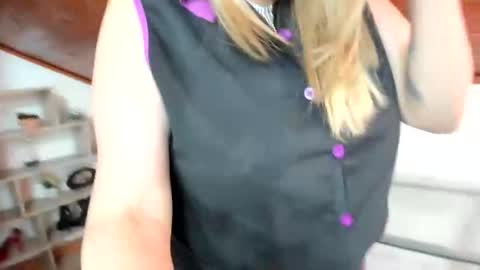 Snapshot of yayita_mature chatting on 05-12-26, 04:15 yayita online show from 05-12-26, 04:15