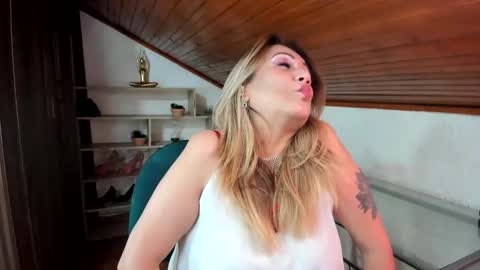 Snapshot of yayita_mature chatting on 05-14-26, 03:19 yayita online show from 05-14-26, 03:19