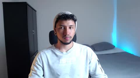 Snapshot of yeff_stone chatting on 09-29-25, 01:11 yeff online show from 09-29-25, 01:11