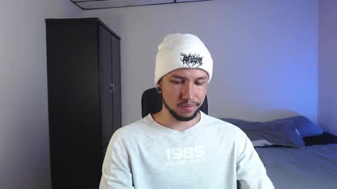 Snapshot of yeff_stone chatting on 10-08-25, 01:36 yeff online show from 10-08-25, 01:36