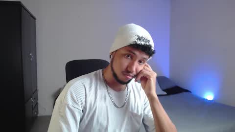 Snapshot of yeff_stone chatting on 10-10-25, 12:42 yeff online show from 10-10-25, 12:42