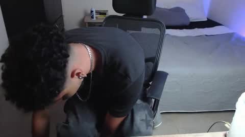 Snapshot of yeff_stone chatting on 10-14-25, 11:49 yeff online show from 10-14-25, 11:49