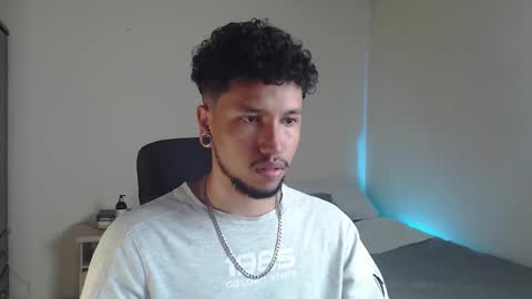 Snapshot of yeff_stone chatting on 10-18-25, 05:32 yeff online show from 10-18-25, 05:32