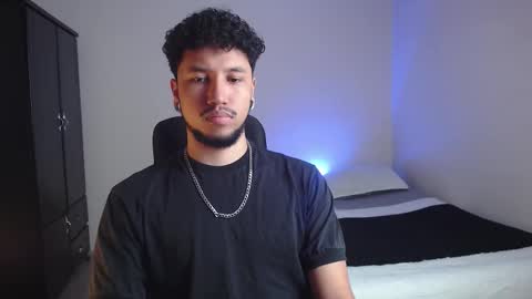 Snapshot of yeff_stone chatting on 11-11-25, 12:21 yeff online show from 11-11-25, 12:21