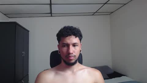 Snapshot of yeff_stone chatting on 12-13-25, 07:53 yeff online show from 12-13-25, 07:53