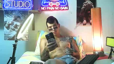 yeisoncastellanos1999 online show from 10-21-25, 07:03