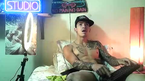 yeisoncastellanos1999 online show from 03-25-26, 03:51