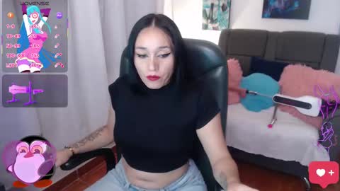 Snapshot of yeliana_sexy chatting on 02-24-25, 02:30 Valery  online show from 02-24-25, 02:30