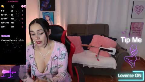 Snapshot of yeliana_sexy chatting on 09-19-25, 07:43 Valery  online show from 09-19-25, 07:43