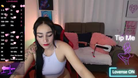 Snapshot of yeliana_sexy chatting on 09-21-25, 03:41 Valery  online show from 09-21-25, 03:41