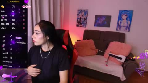 Snapshot of yeliana_sexy chatting on 10-27-25, 07:12 Valery  online show from 10-27-25, 07:12