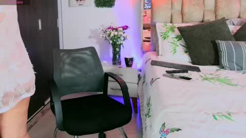 Snapshot of yellow_lily chatting on 05-15-26, 12:45 yellow_lily online show from 05-15-26, 12:45