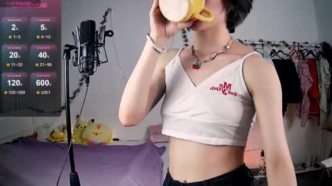 Snapshot of yellow_songbird chatting on 03-07-25, 07:27 Liya online show from 03-07-25, 07:27