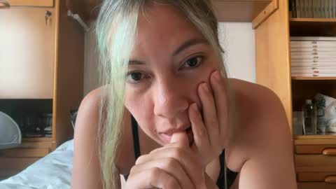 yenlo01 online show from 06-30-26, 11:44