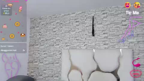 Snapshot of yenn_tay chatting on 06-21-26, 11:57 ZAYDEN online show from 06-21-26, 11:57