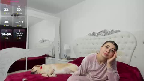 yennefer13 online show from 12-22-25, 10:29